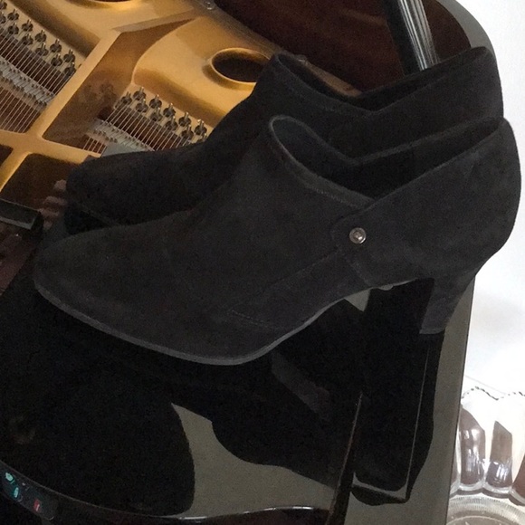 Shoes - Picture 2 of 3